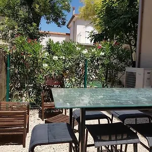 Rue Calme, Proche Centre Appartement